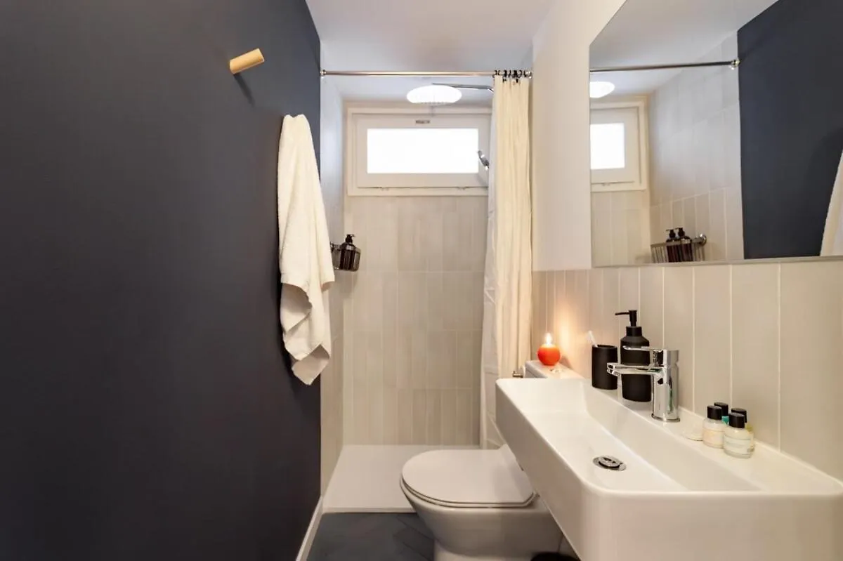 Elegant 4 Bedroom By Plaza Catalunya Barcelona Apartment