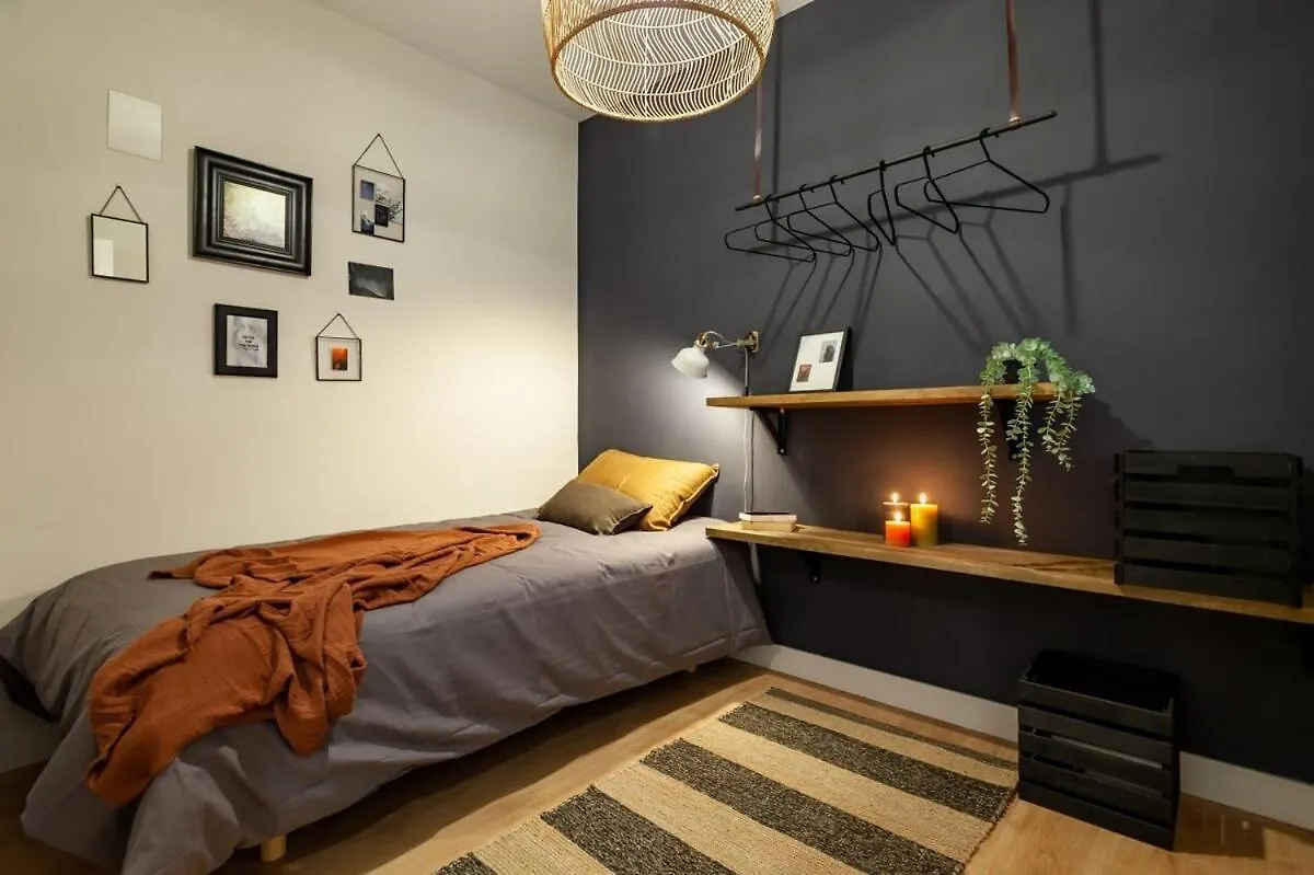 Daire Elegant 4 Bedroom By Plaza Catalunya Barselona