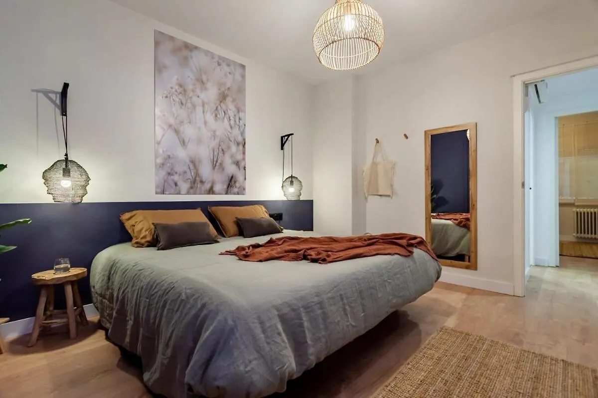 Elegant 4 Bedroom By Plaza Catalunya Barcelona Apartment
